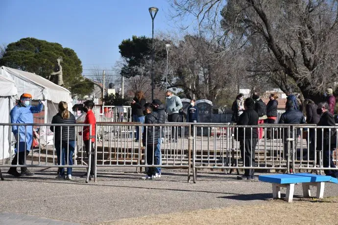 Un muerto y 10 heridos en choque múltiple entre 5 autos