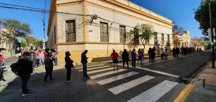 Un niño de 12 años roba una billetera