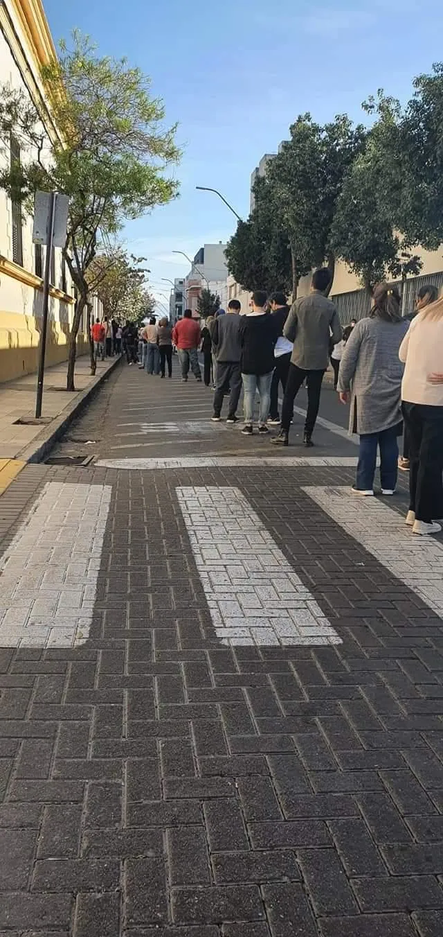 Un niño de 12 años roba una billetera