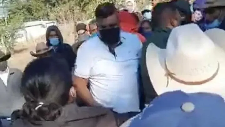Un niño fue entregado en adopción a sus cuidadores fallecidos