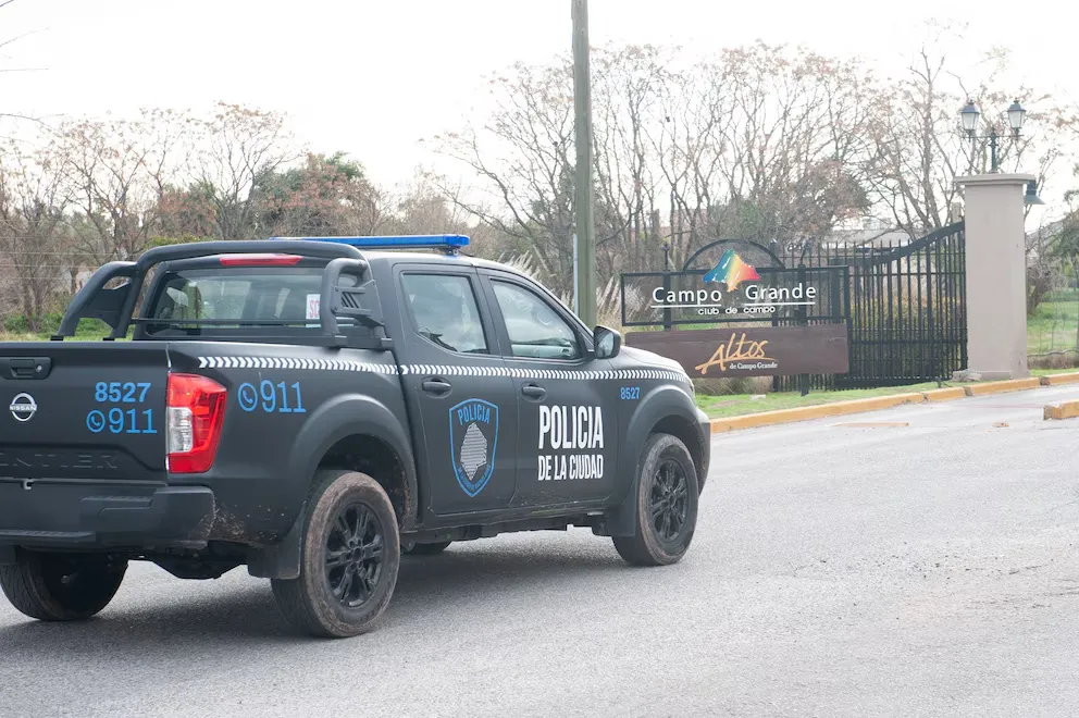 Un perro caminó 12 kilómetros para llegar al velorio de su cuidador y emocionó a todos