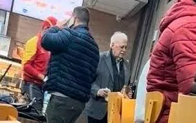 Un policía condenado por violento y otro absuelto