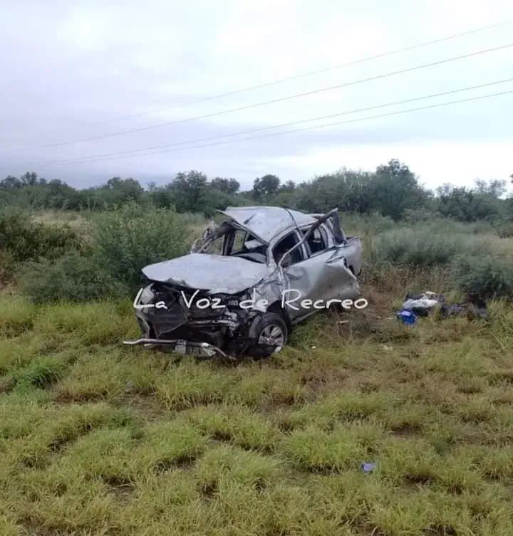 Un policía “hacía dedo”, se subió a un vehículo que volcó