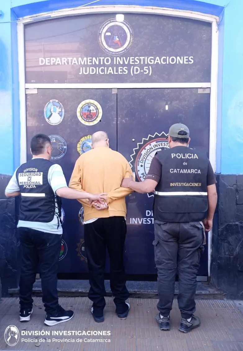 Un preceptor fue detenido por acoso a dos alumnas en redes sociales