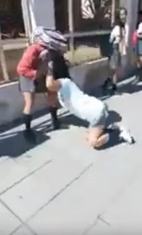 Un preso filtró un video de los rugbiers cortando el pasto en la cárcel: “Ahí están los asesinos de Báez Sosa