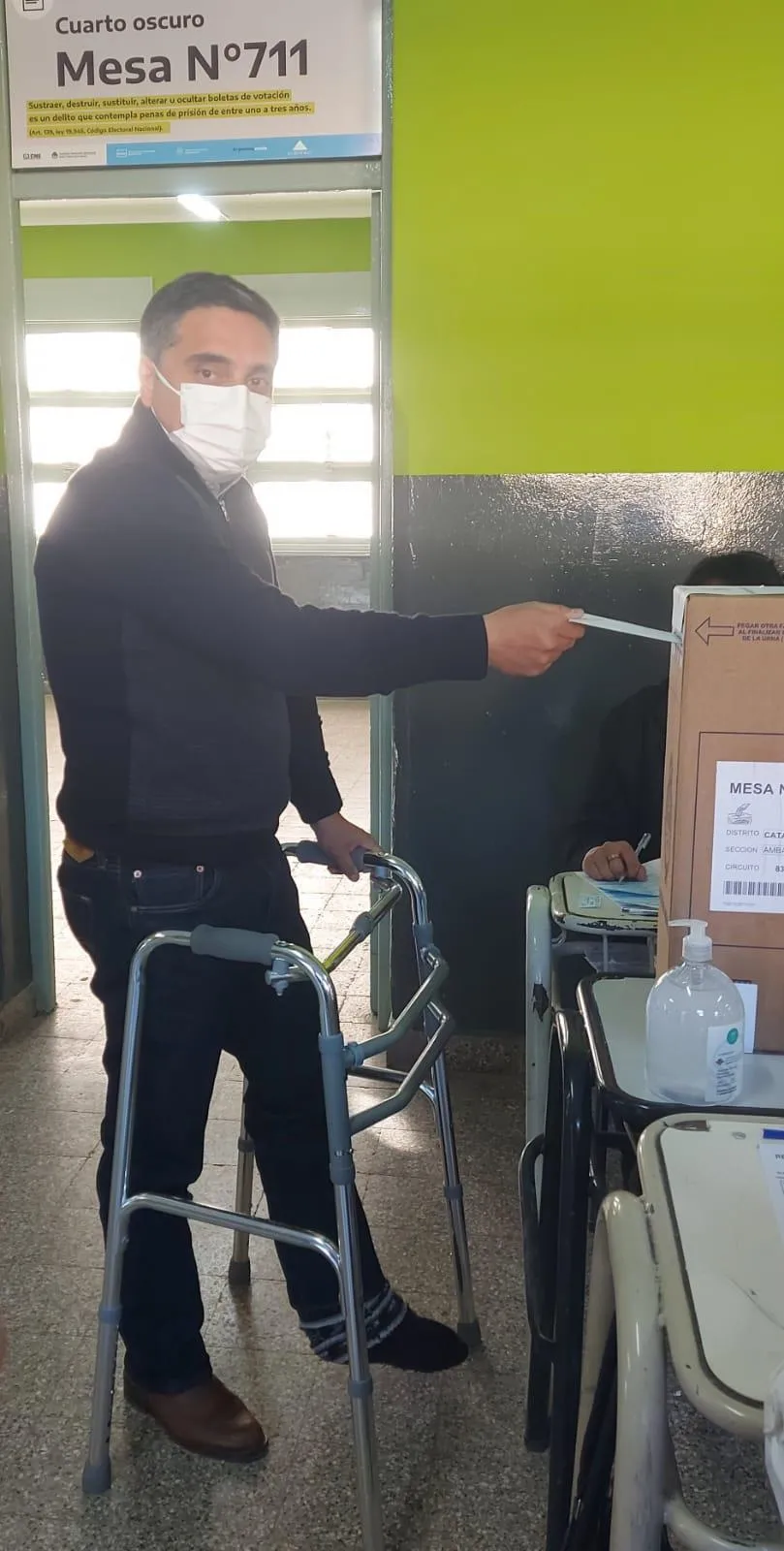 Un rapero se implantó cadenas de oro en el cuero cabelludo y quedó practicamente irreconocible