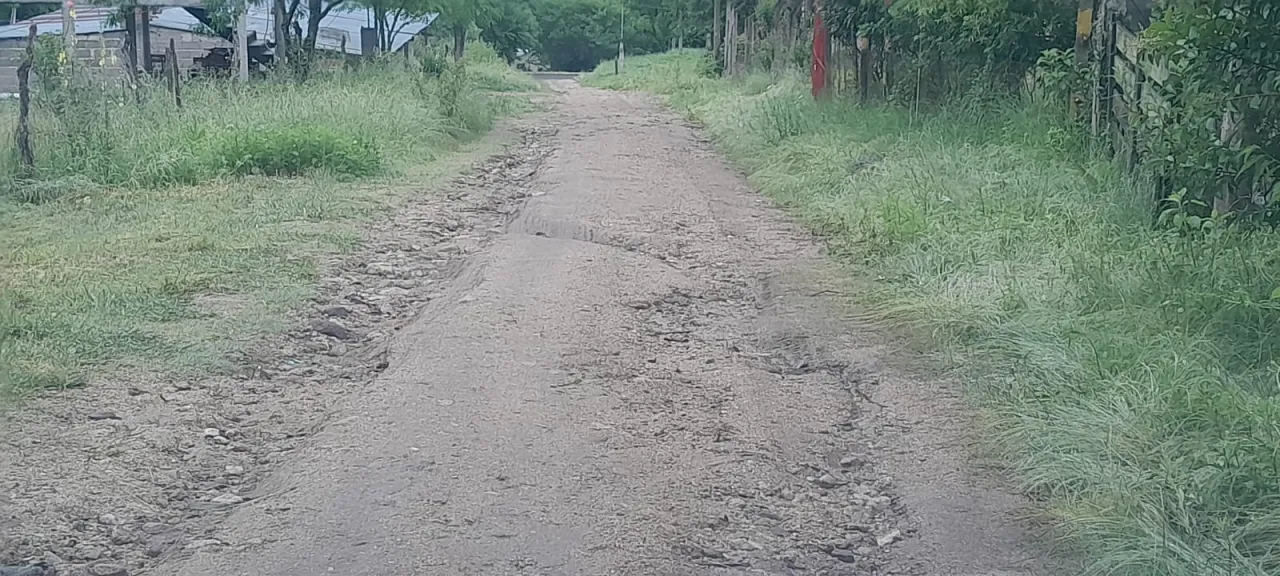 Un sujeto de 32 años amenazó y agredió a su pareja de 54