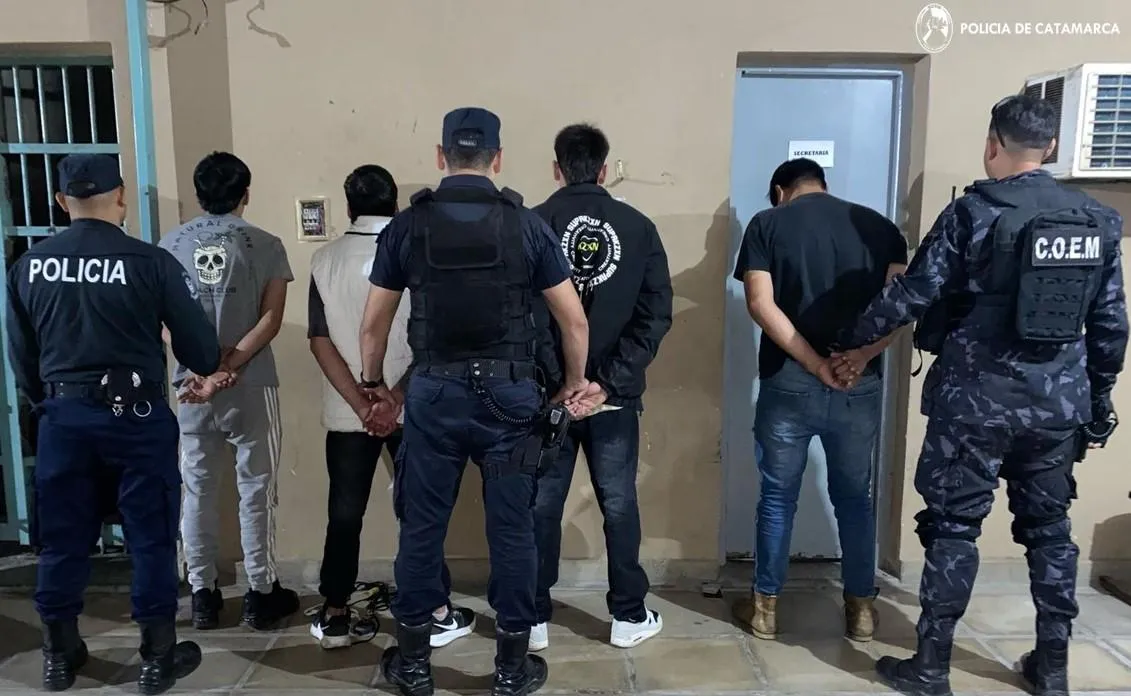 Un sujeto golpeó a su pareja en el auto