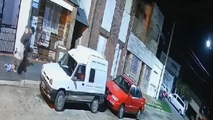 Un sujeto intentó golpear a su propia madre de 69 años
