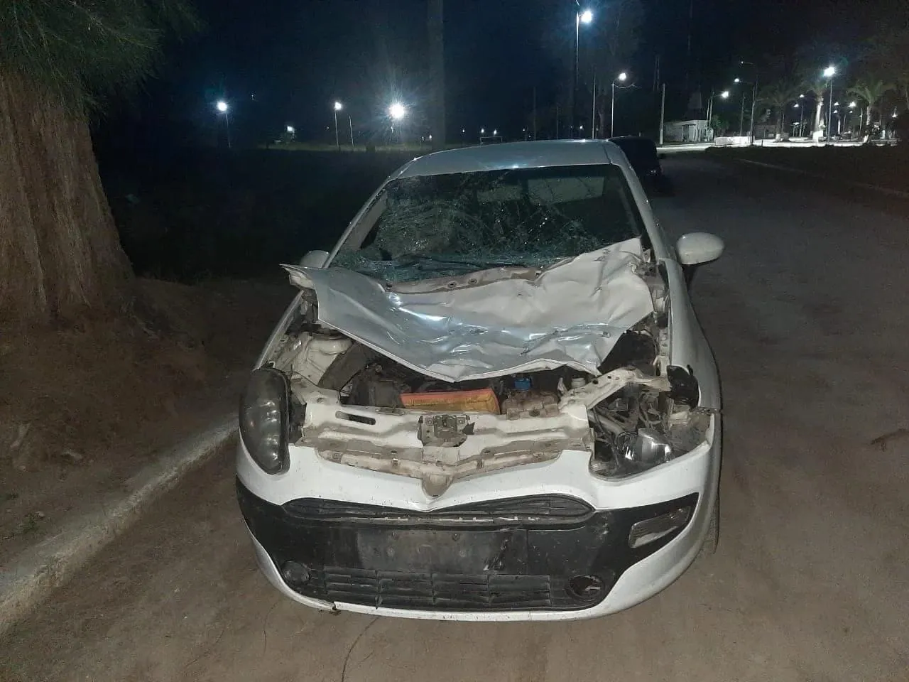 Una camioneta y una moto colisionaron