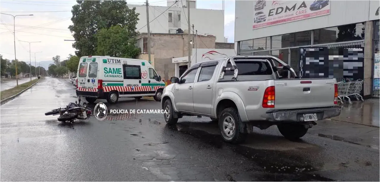Una camioneta y una moto protagonizaron un siniestro vial