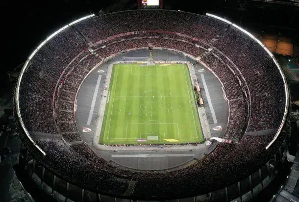 Una hincha de River denunció que un hombre la manoseó en el Monumental