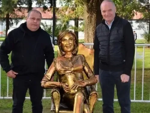 Una intendente electa reemplazará una estatua de Nestor Kirchner por una de Favaloro