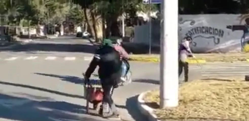 Una joven de 27 años en trabajo de parto iba en moto a dar a luz, derrapó y el bebé murió