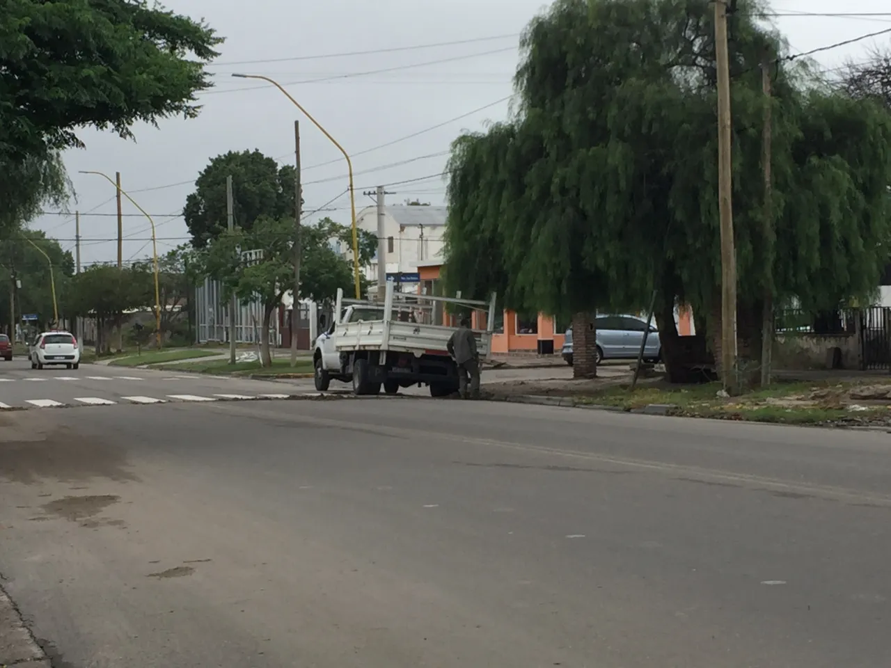 Una joven fue asaltada, llevada a un descampado y manoseada
