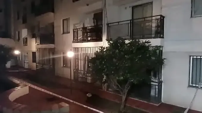 Una joven golpeó a un hombre y le robó el celular en la Terminal