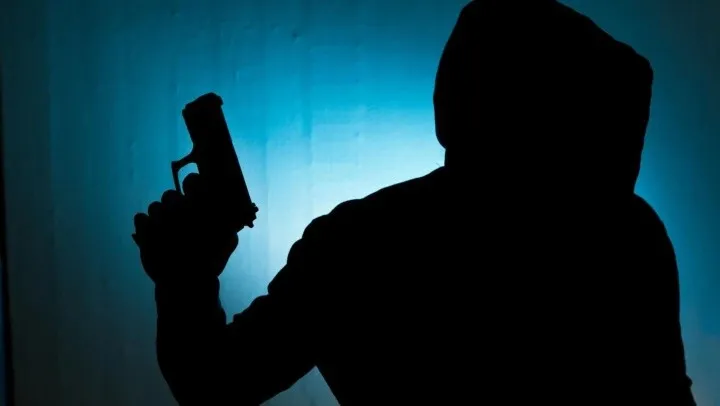 Una joven lo "invitó" a un motel a cambio de $1.000; una vez allí le robó todo