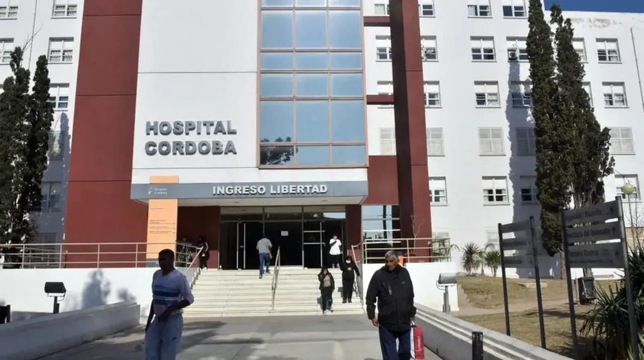 Una joven mordió a su novio en los testículos en medio de una discusión