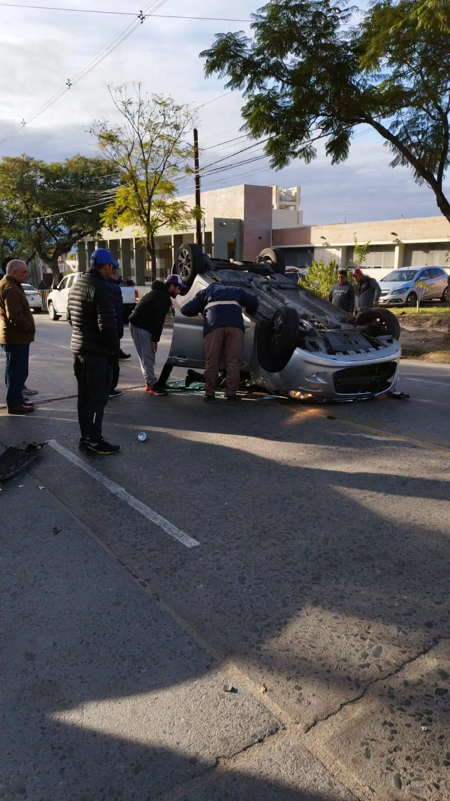 Una joven mujer resultó lesionada en un siniestro vial