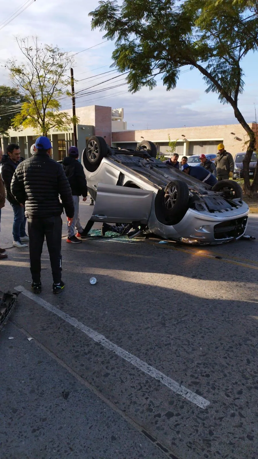 Una joven mujer resultó lesionada en un siniestro vial