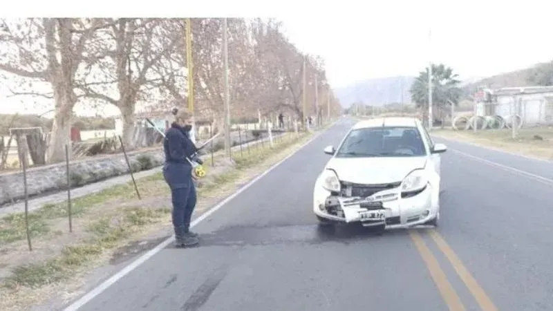 Una jueza reconoció legalmente a una pareja poliamorosa y ordenó inscribir a su bebé con dos papás y una mamá