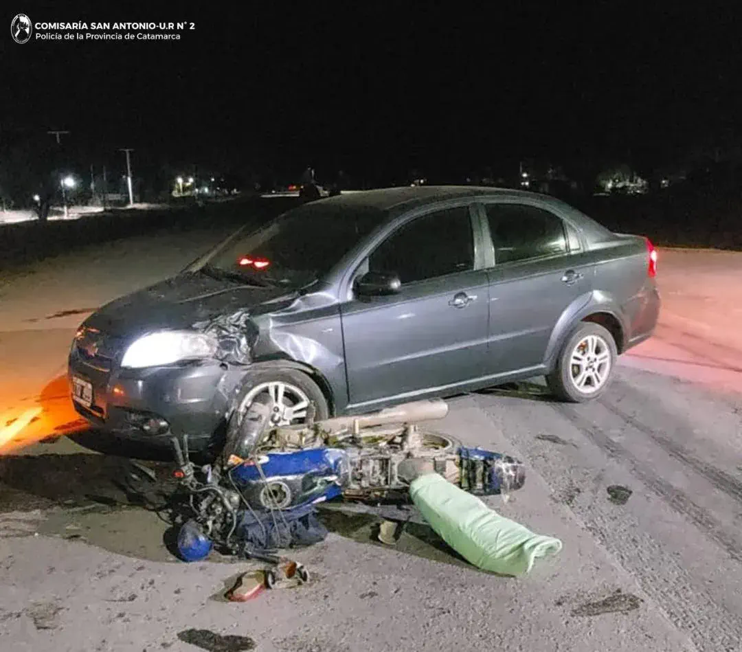 Una moto y un auto protagonizaron un siniestro vial