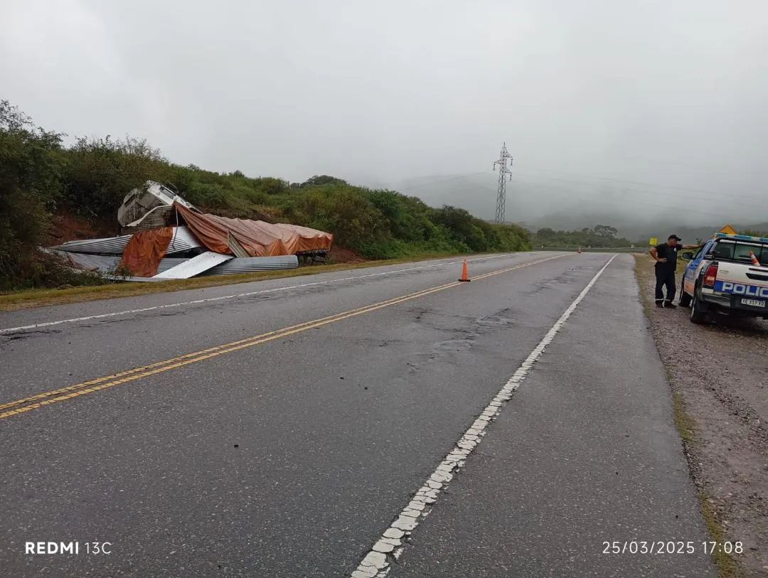 Una moto y una camioneta colisionaron en Avenida Virgen del Valle