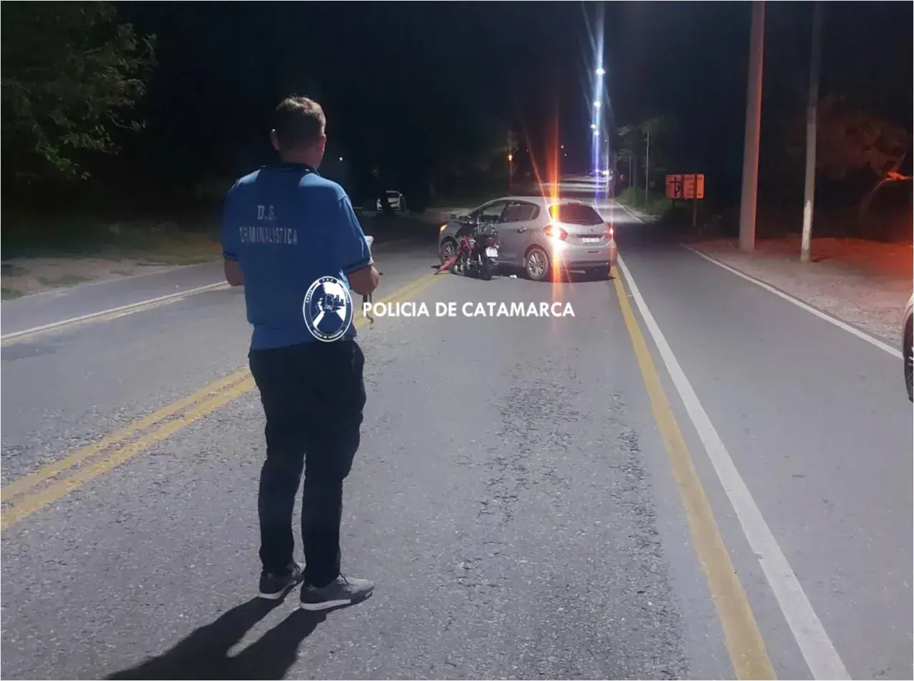 Una motocicleta y un automóvil protagonizaron un siniestro vial
