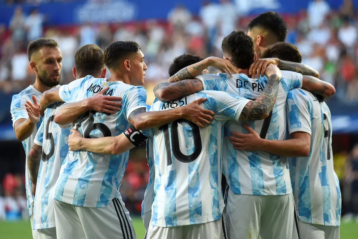 Una mujer desfiló desnuda durante los festejos en el Obelisco