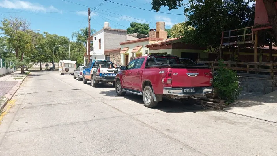 Una mujer drogó por "celos" a su marido y lo mató a pedradas y agua hirviendo