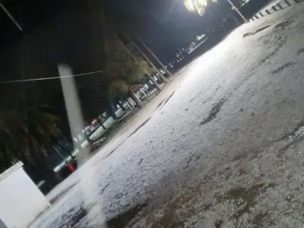 Una mujer encontró a un hombre muerto debajo de su cama