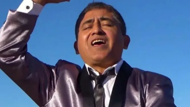 Una multitud despide al ídolo popular Huguito Flores