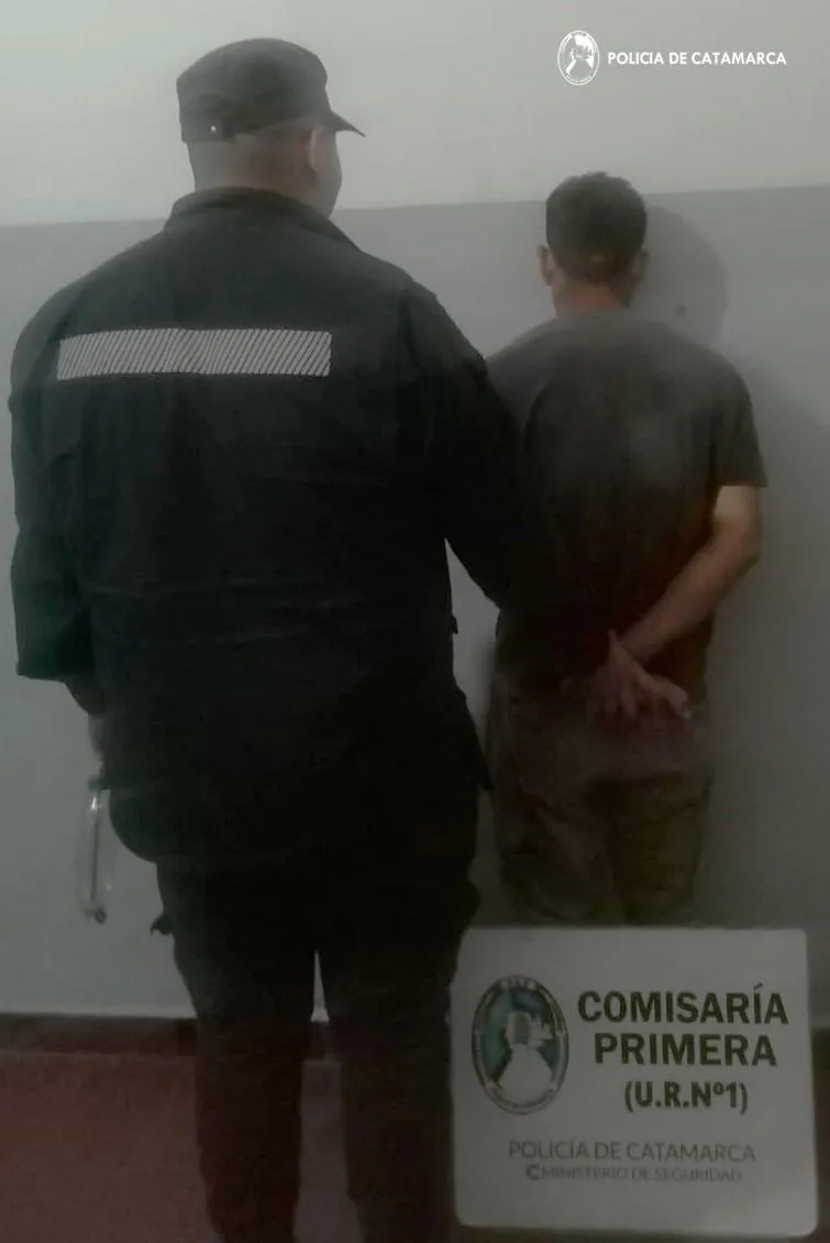 Una pareja fue detenida por mantener relaciones en plena calle y el video se volvió viral