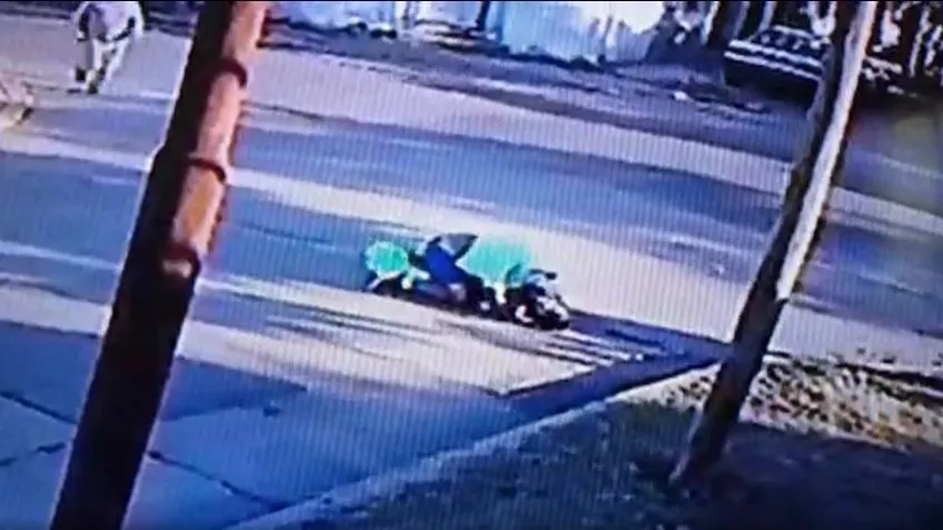 Vandalizaron el cartel de Julián Álvarez en su pueblo