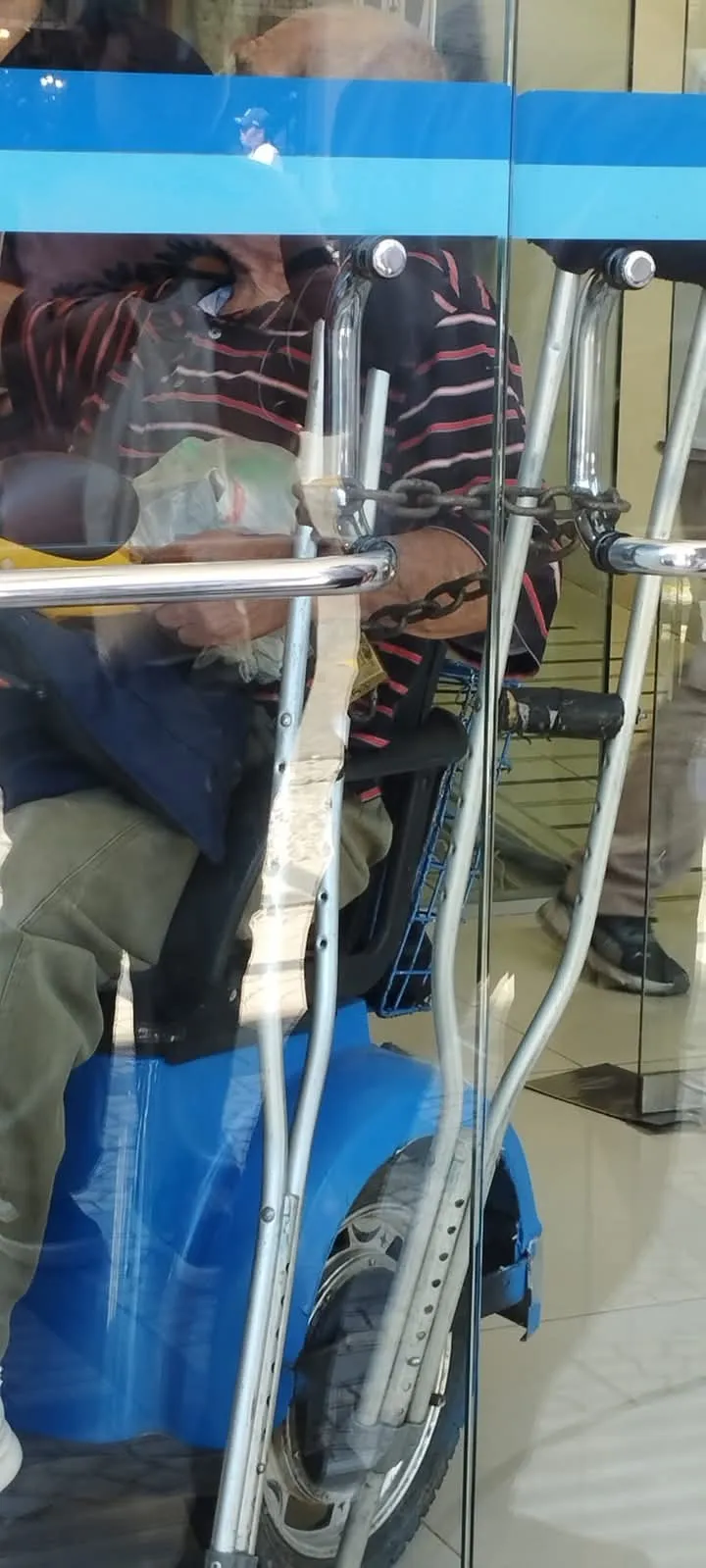 "Vas a sufrir": arrebató al bebé de los brazos de su madre, dejó un terrible mensaje y mató a la criatura