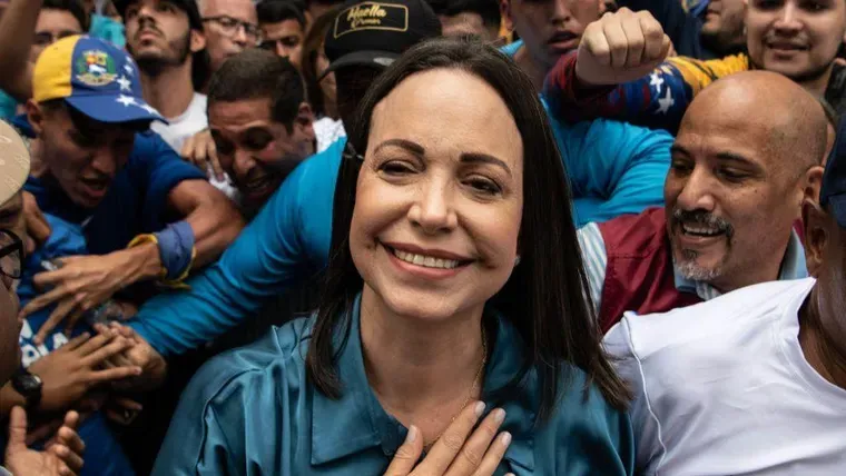 Video: Baby Etchecopar confesó que duerme con una remera estampada con la cara del expresidente menos erotizante