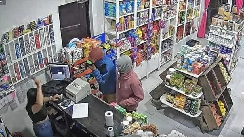 Video: le quisieron robar y los corrió del negocio a "cuchillazos"