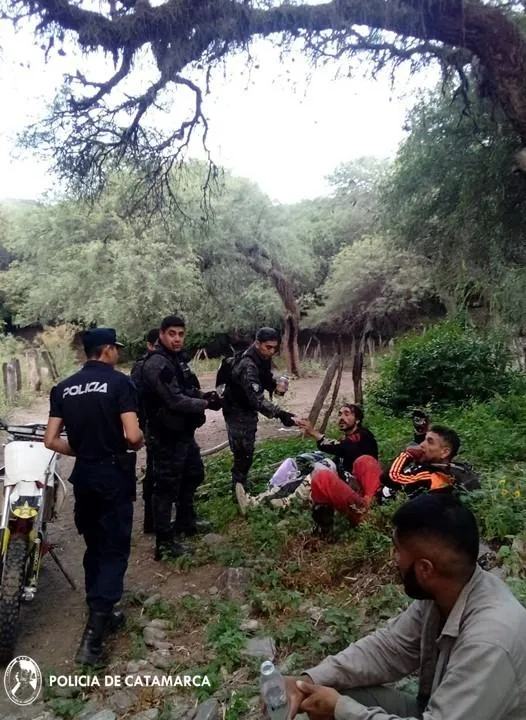 Violenta discusión: destrozó el vidrio de un auto y luego intentó atropellar al conductor