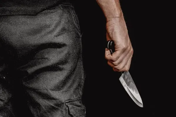 Violento ataque: buscan a un hombre que apuñaló a otro y se dio a la fuga