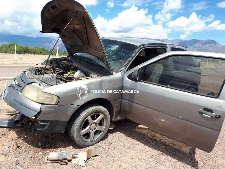 Violento choque de camioneta oficial