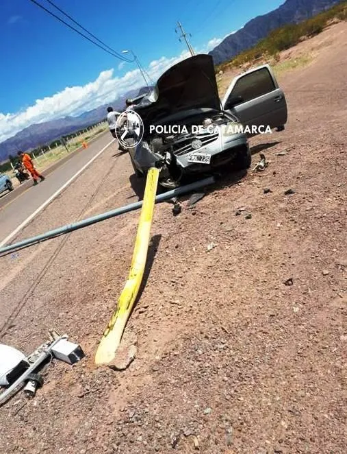 Violento choque de camioneta oficial