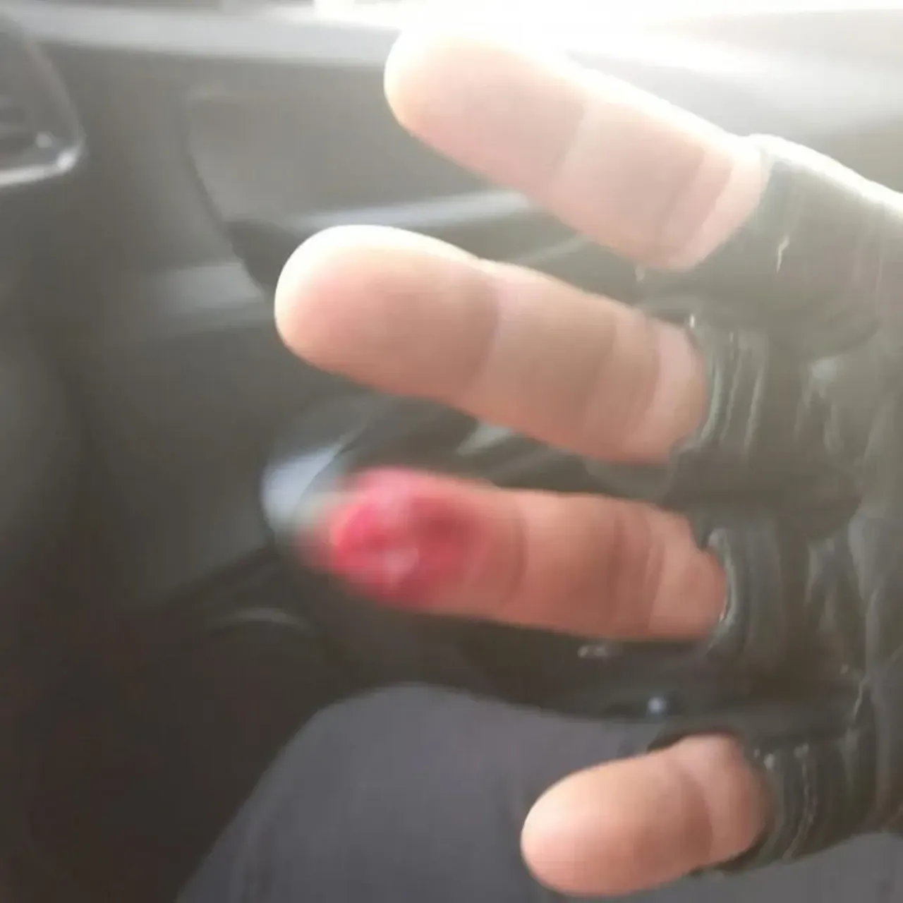 Violento choque en una rotonda