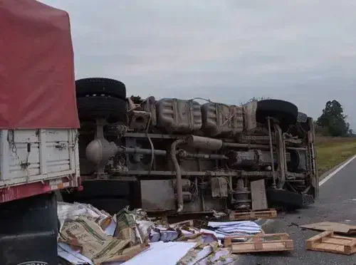 Violento choque entre tractor, camión y camioneta en Ruta 38: Un catamarqueño herido