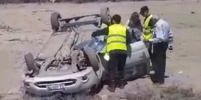 Violento vuelco en la ruta