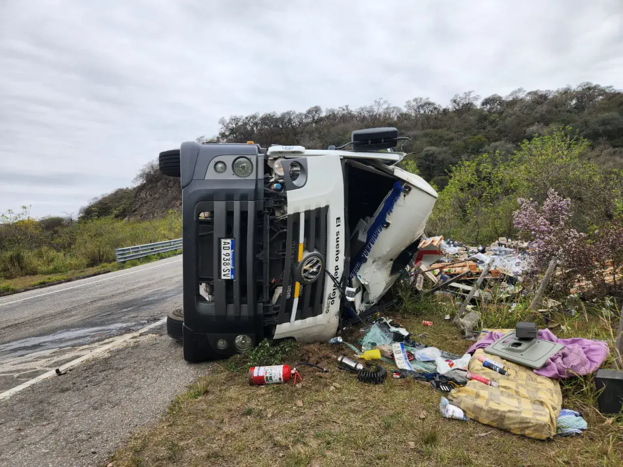Volcó un camión en Cuesta del Totoral