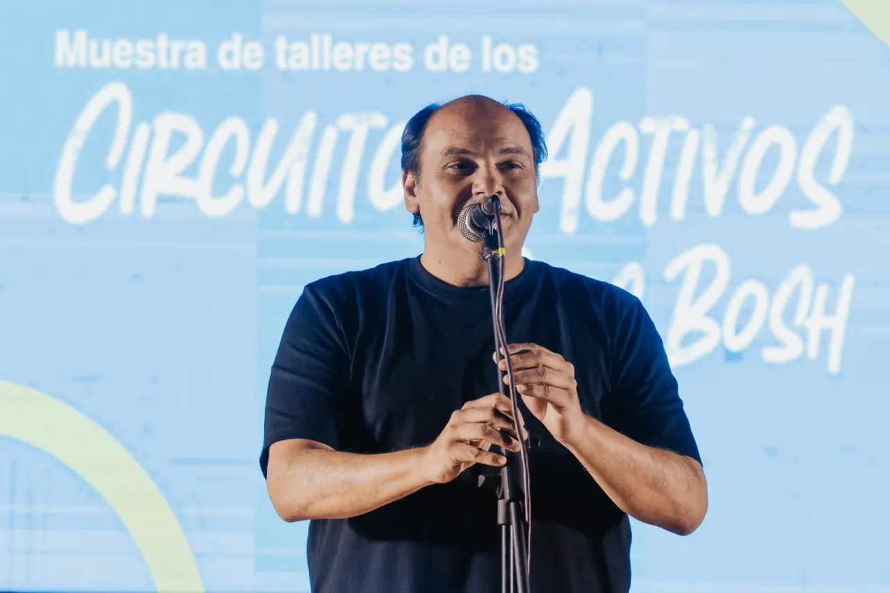 Volcó un vehículo oficial: hay una persona herida