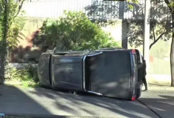Volcó una Toyota Hilux en la Capital