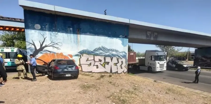 Vuelco en el badén de Sumalao