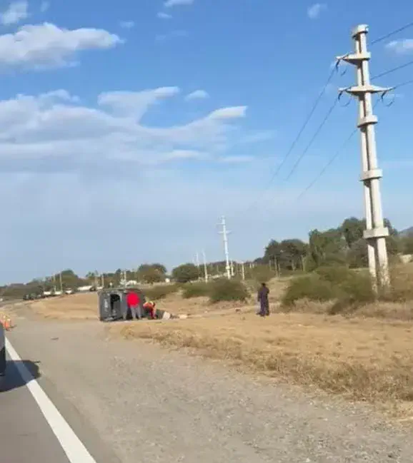 Vuelco en la ruta