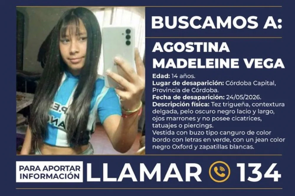 Afiche de búsqueda de Agostina Madeleine Vega con sus datos personales, foto y número de contacto.